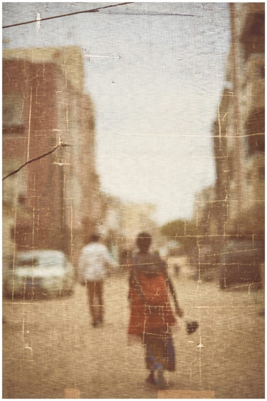 15 Série Wallbeuti, l'envers du décor, Dakar-Sénégal, 2017. 75cm x 50cm. Tirage Pigmentaire Fine Art. Papier Arches Museum, 60 x 38cm ed 2:6